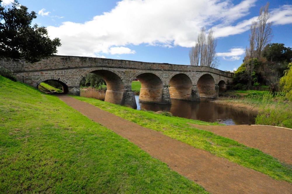 Bridge Cottages Sargeants & Armoury Cottages 1823 - History & Charm Richmond Exterior photo